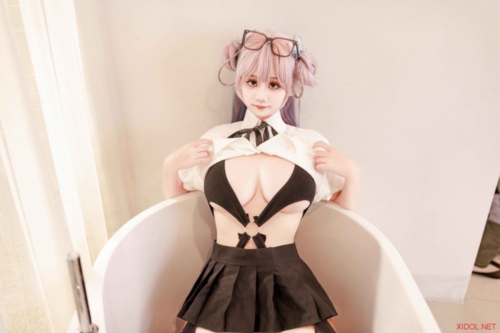 [Cosplay] 阿雪雪 – 居家女高