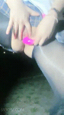 黑絲JK制服短髮良家少婦深夜幽會情夫，壹番打扮裝嫩被帶到小樹林打野戰