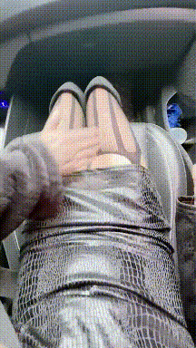 黑皮裙搭配吊帶絲襪 絕對領域不穿內褲的誘惑 小穴濕淋淋后入全是淫漿 各種姿勢抽射中出