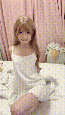 貧乳青春活力05后純情美少女，染了時尚黃毛，身材苗條，年輕人火力旺盛，幹了兩炮還要艹