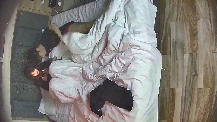 2026-4-11酒店偷拍 甜美女友用嫩腳逗弄男友JJ被男友按床頭挺入