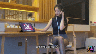 播音系05女大嫩妹，【小美miyoki】，顏值高身材好，美腿黑絲，酒店內來一場新年的第一次碰撞！