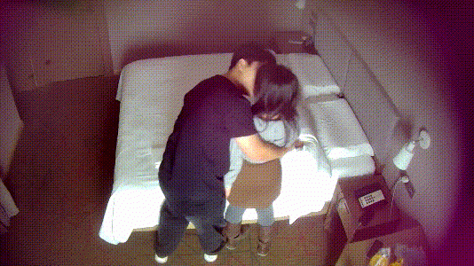 天眼酒店偷拍渣男和身材不錯女友連續兩天開房一邊做愛一邊手機自拍留念