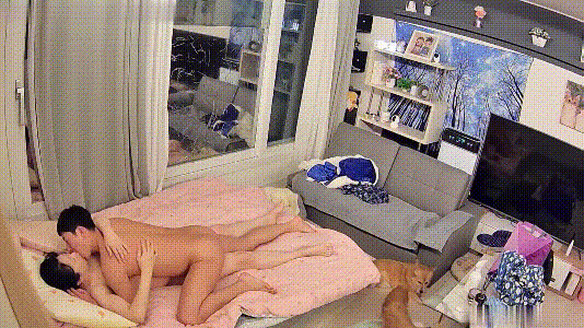 破解家庭網路攝像頭高清偷拍新婚沒多久還沒孩子的年輕夫妻研究各種姿勢操出新高度