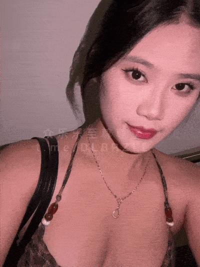 推特極品上海女神【南南愛吃糖】白富美完美露臉拿著身份證撒尿，車內口交，啪啪及男廁露出！