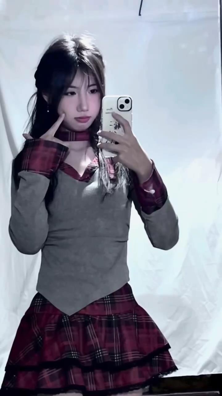 極品清純小妹妹，和男友在酒店做愛流出，小騷貨掐著脖子高潮了