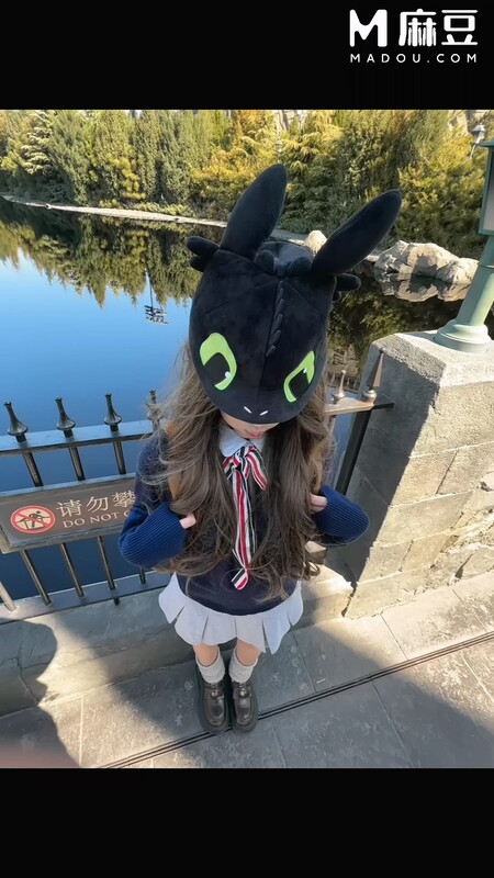 全程記錄淪為淫奴的女孩 從淄博到環球影城 摩天輪輪震露臉泄欲小母狗 真的會玩沉淪在做愛的快感[MP4/2.14G]