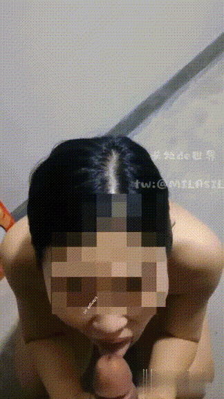 東北極品騷母狗【米拉de世界】愛露出全裸逛遍大街小巷，吃主人肉棒調教（2V）[MP4/1180MB]