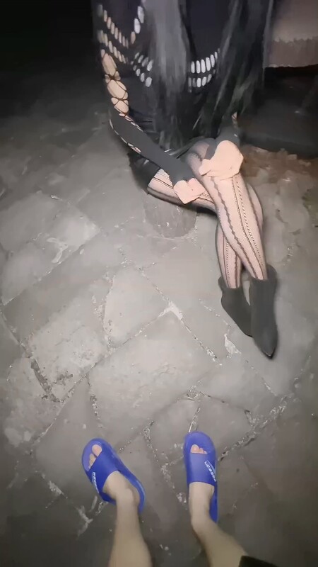【榨精尤物】淫腿女神小姨子 - 戶外路邊石桌迫不及待吃起肉棒 后入爆插太刺激了 白漿直流裹著肉棒都是 回家狠狠榨精內射