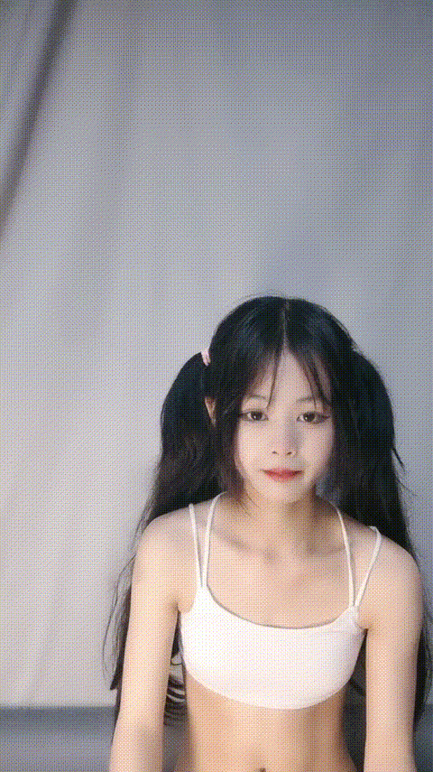 18歲蘿莉校花 剛成年的小妹妹 道具自慰流白漿