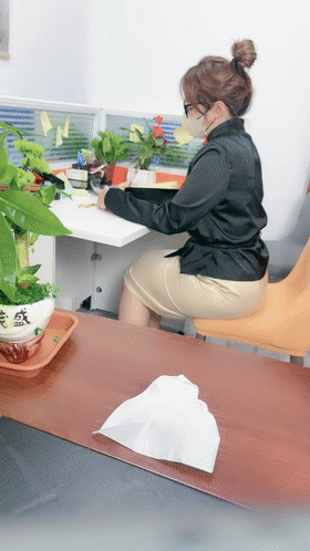 劇情演繹攻略勾引大奶女同事 對白精彩操逼姿勢超多超猛操刺激