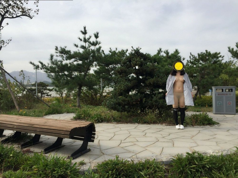 路邊可愛的小女孩露出[23P]