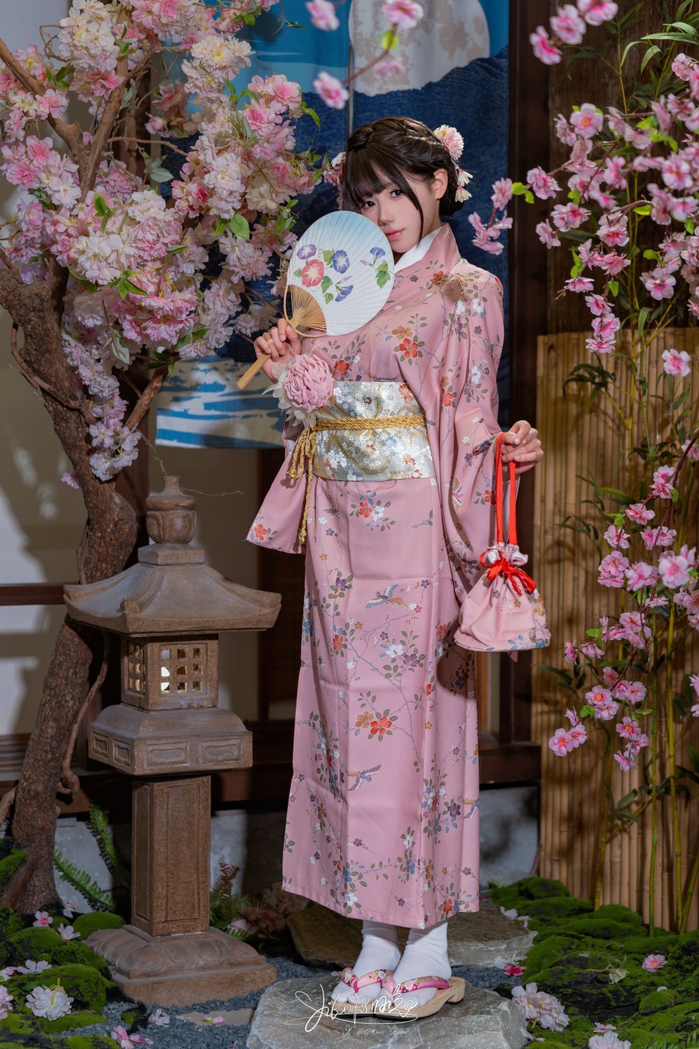 Yiko濕潤兔 - 溫泉女將，和服美人全身像花一樣綻放[52P]
