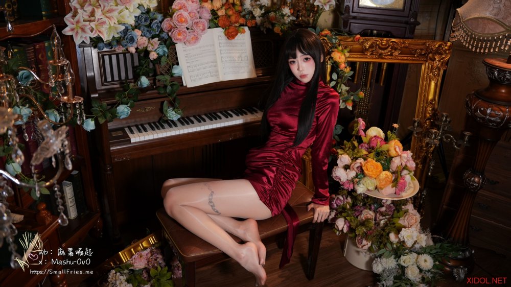 [Cosplay] 麻薯好吃 – 酒红礼赞
