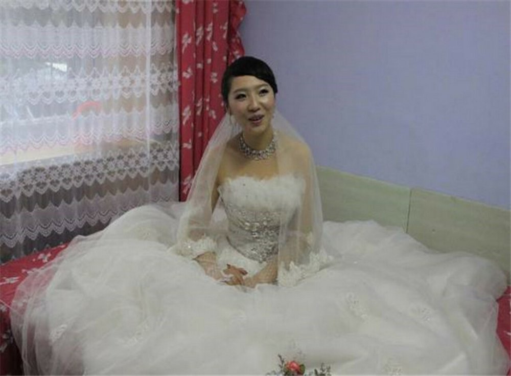 單位新來人妻同事忘不掉你的騷[23P]