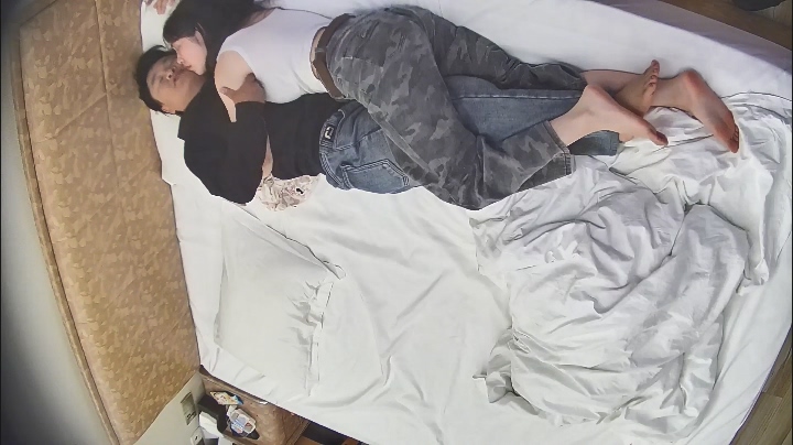 2026-5-5酒店偷拍 愛畫畫的極品女友假期被男友狂干五天操多場