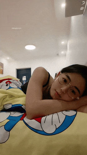 真實良家人妻【欲求不滿小少婦】極品少婦，戴上眼鏡反差感強烈，做愛途中的表情要迷死人[MP4/653MB]