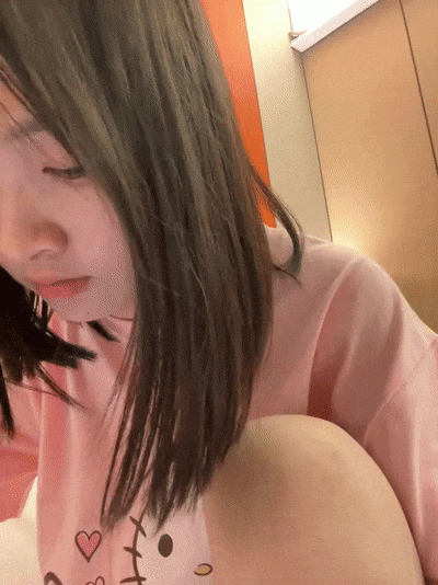 短髮女學生 19歲 正青春 超級悶騷 又是誰的初戀女神，清純羞澀的自慰，克制不住的嬌羞[MP4/434MB]