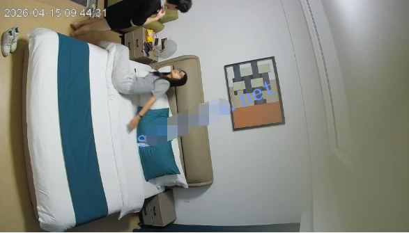 2026-4-15酒店偷拍 甜美女友鐘點房被反覆橫操披頭散發眼神迷離