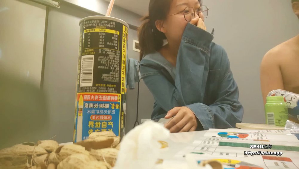 換妻俱樂部洩密流出三對情侶酒店相約玩換妻酒足飯飽之花美女們都換上黑絲一場的6P混戰開場~