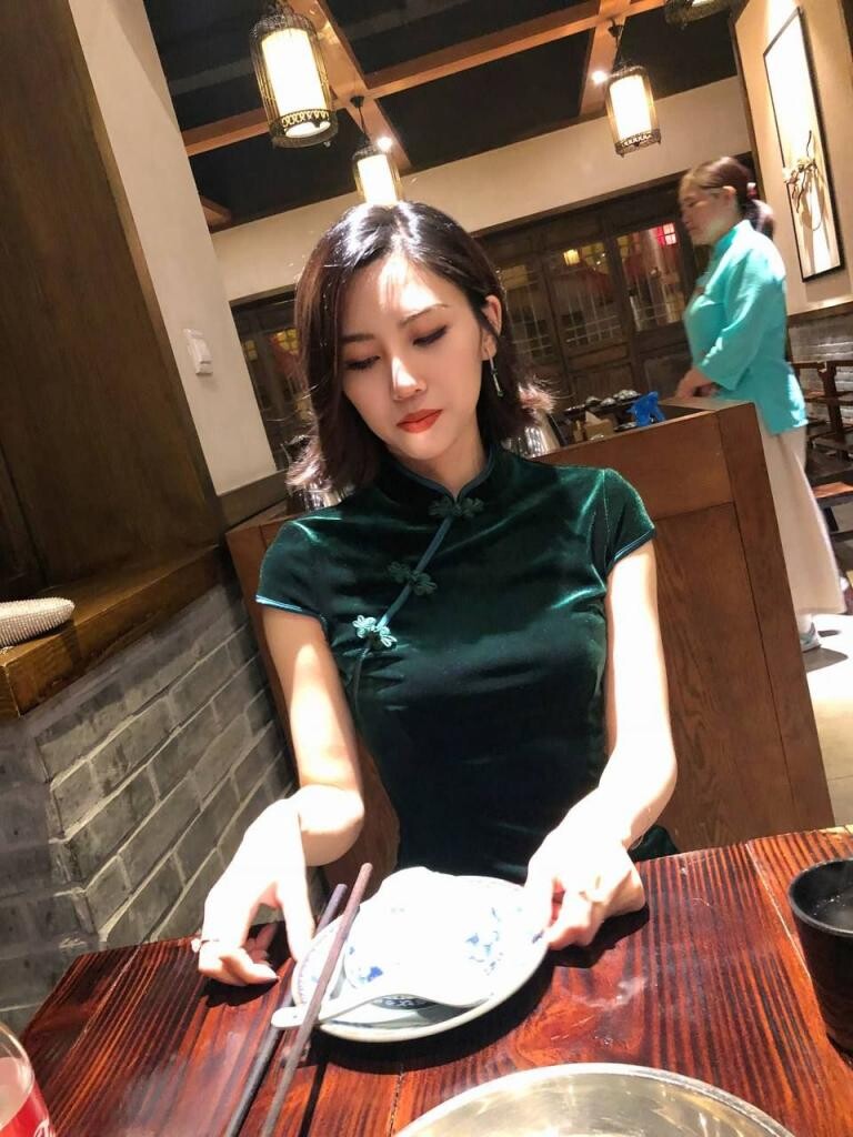 國產騷婊女神[25P]