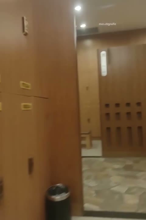 重慶融匯溫泉更衣室偷拍視頻完整版_男子夥同女友偷拍大量女賓入浴更衣視頻！