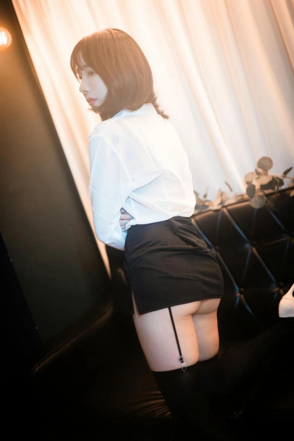 Yeji 白衣黑絲爆乳&nbsp; [20P]